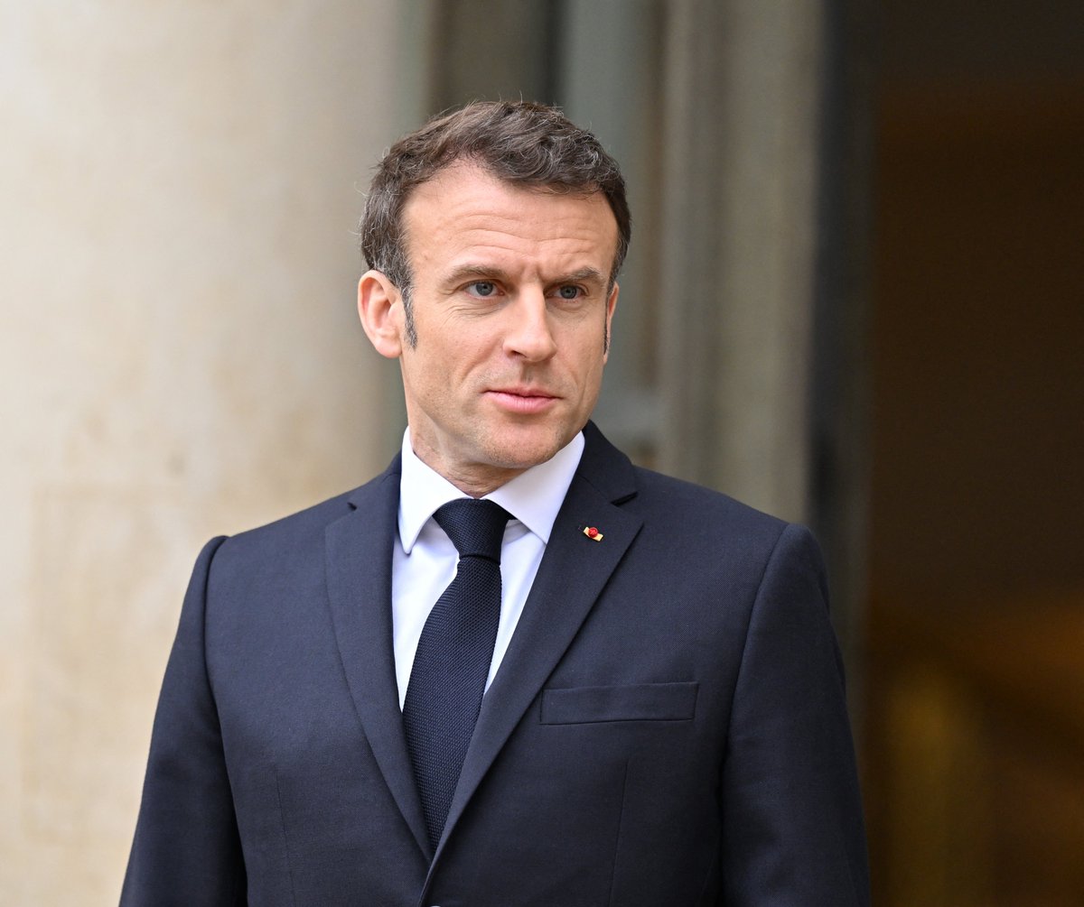 LCP's tweet photo. 🔴🏛️ Le président de la République, Emmanuel Macron, a "confié à Sébastien Lecornu la responsabilité de mener d'ici mercredi soir d'ultimes négociations afin de définir une plateforme d'action et de stabilité pour le pays". (Elysée)
#DirectAN https://t.co/FTveur0FKb