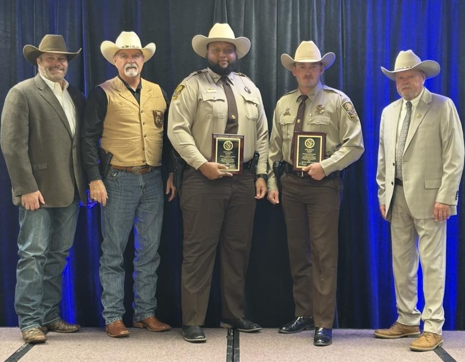 Canadian Co Sheriff tweet media