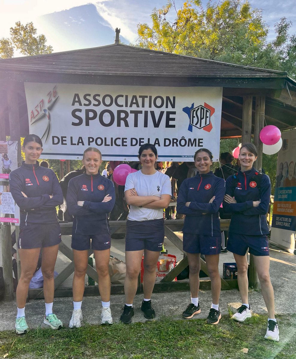 Ce matin, les spahis ont pris le départ aux côtés de l’Association Sportive de la Police de la Drôme 🏃‍♂️💪
Une belle course solidaire organisée ce 6 octobre 2025, pour soutenir la lutte contre le cancer du sein.
Unis pour une même cause : courir pour celles et ceux qui se battent