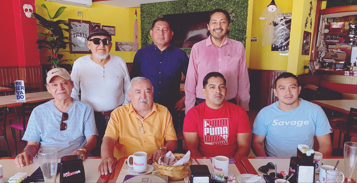 CarlosCastilla8's tweet photo. Construyendo la Agenda MedioAmbiente en #OPB con Profesionistas de #Chetumal preparando Mesas de Trabajo de diferentes sectores sociales como Salud, Juridico, administrativo. El @PRIQRooOficial está #PensandoEnGrande #SoyBarrioBravo @caroviggiano @coraamaliacm @EPN @alitomorenoc https://t.co/0bbTfcUMaP