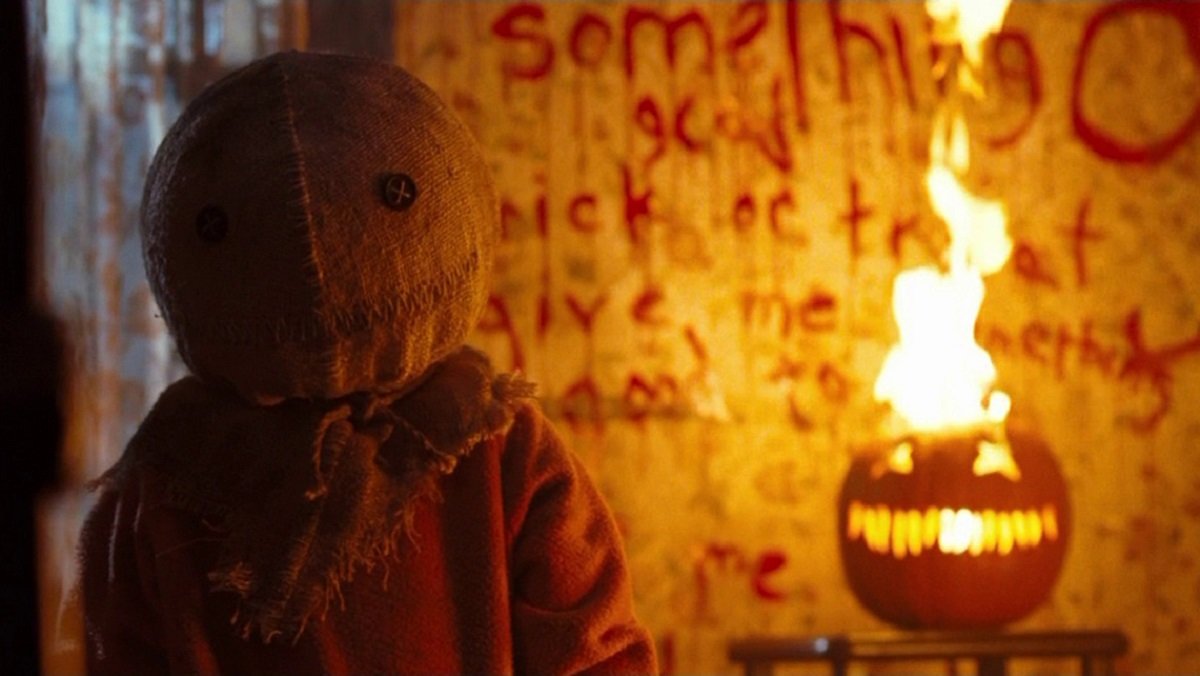 Horror31's tweet image. Trick 'r Treat, written & directed by Michael Dougherty and starring Anna Paquin, Brian Cox, Dylan Baker, Rochelle Aytes, Lauren Lee Smith, Moneca Delain, Tahmoh Penikett, Brett Kelly, Britt McKillip, Leslie Bibb & Quinn Lord as Sam, was released on this day in 2009 (USA) ๐ฌ