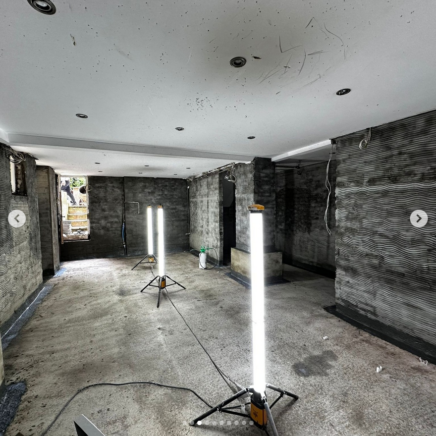 APGoochLtd's tweet photo. Below ground damp proofing system applied to this partially earth retaining  basement in New Cross, South East London (SE14) using Wykamol Hydradry tanking slurry. As the walls were in poor condition, we applied  two dubbing out coats prior to the application of the Hydradry https://t.co/KaLWwTH55q