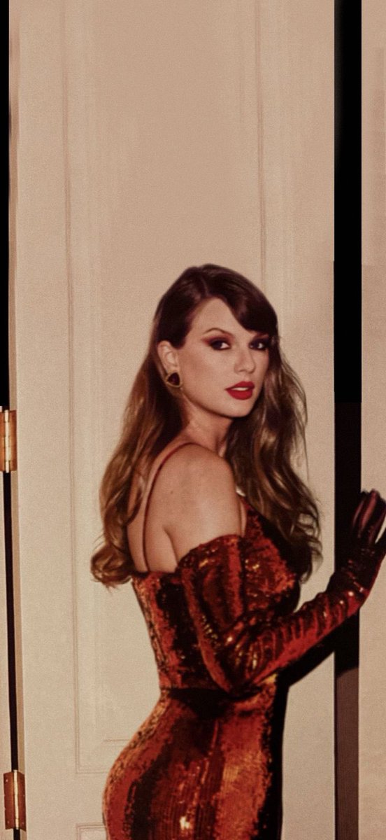 unlockscreen's tweet photo. —  The Life of a Showgirl photo wallpapers | ❤️‍🔥
#TSTheLifeofaShowgirl    

like &amp; rt if you use it!! /bel &amp; math https://t.co/fAoDlA3765