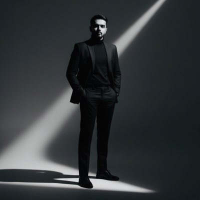 RK7102's tweet image. Stepping into the future of visuals. My latest shoot, powered by Al. What do you think? #AlGenerated #Innovation #Style