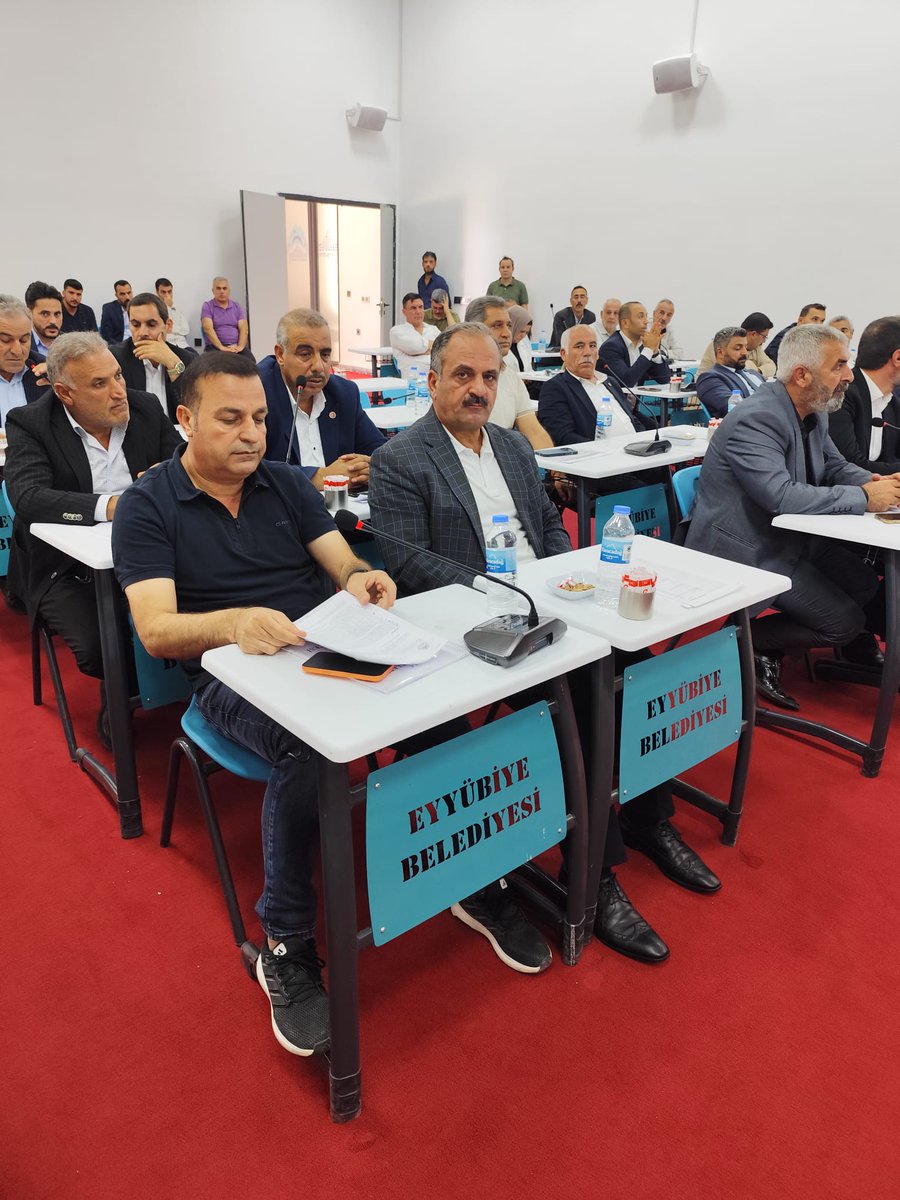 Ekim ayı belediye meclis toplantı öncesi Başkanımız Sn. Mehmet Kuş ile ilçemiz için yapılacak çalışmaları istişare ettik.
Ardından toplantımızı gerçekleştirip şehrimizin geleceği adına önemli konuları değerlendirdik.
Halkımıza en iyi hizmeti sunmak için çalışmaya devam edeceğiz.