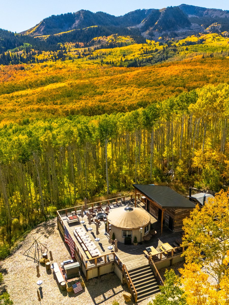 TaliskerClub's tweet image. #TheOutpost provides a perfect vantage point to soak in the fall foliage.

#TaliskerClub #ParkCity #PrivateClub #UtahFall