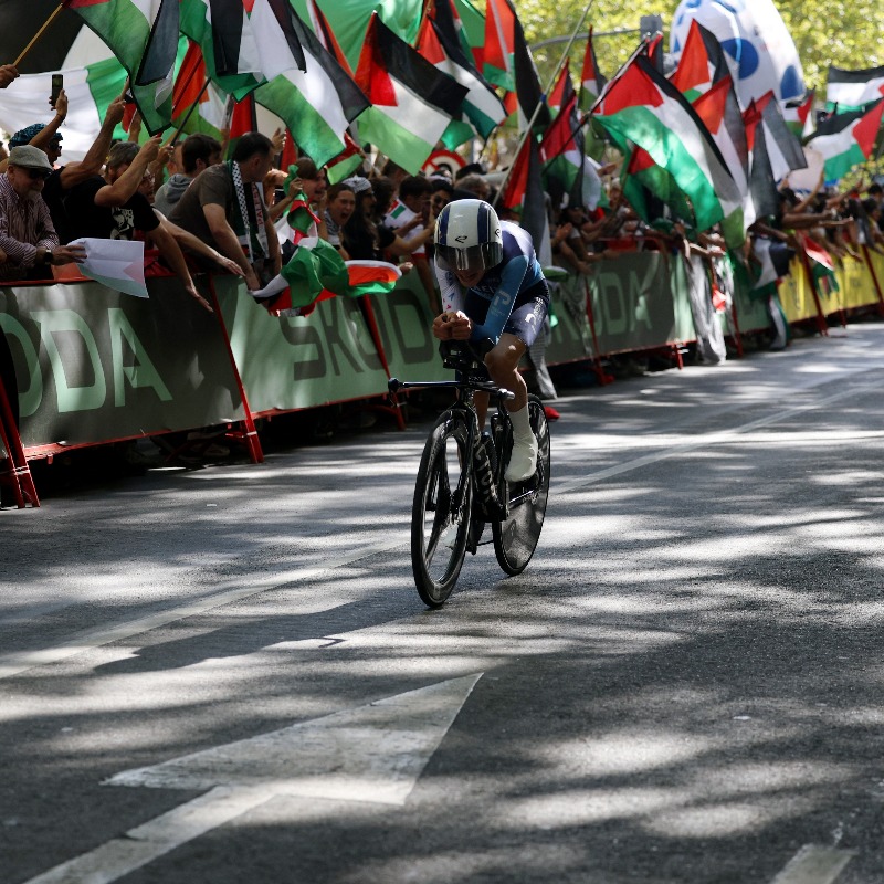 esport3's tweet photo. 🚴‍♂️ L'equip ciclista Israel-Premier Tech es canviarà el nom i es deslligarà de la "seva identitat israeliana"

https://t.co/yzeoOkBlwJ