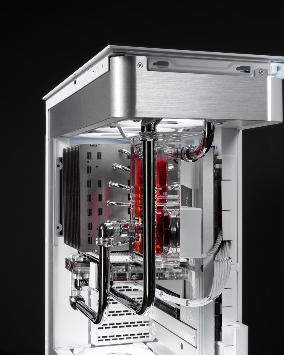 XPCMTeam's tweet image. Phanteks x Bitspower PC build by @hardlinenexus 

#mods #pcmodding #pcbuilds #watercooledpc #pcmods