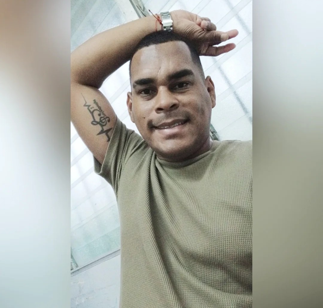 🎶A donde van nuestros cuerpos vacíos, en soledad,  tiritando de frío,  como es posible entregarse la visa y dejarlo todo en una despedida🎶