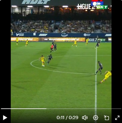 Et un juge de touche très conciliant...