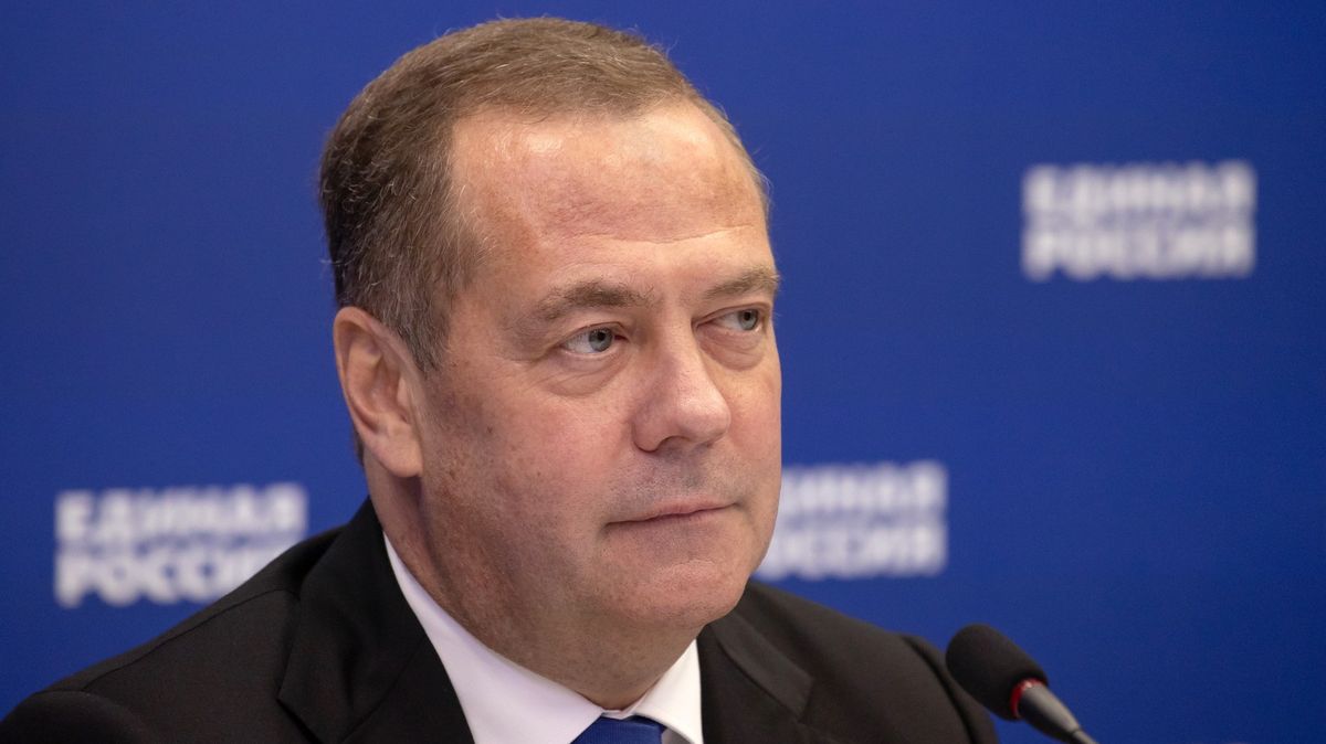 Medveděv bleje

Evropská města zachvátila epidemie UFD, neboli Unidentified Flying Drones (neidentifikované létající drony). UAV jsou všude: v blízkosti vojenských základen, na letištích, v polích a nad městy. Čí jsou – není jasné.

Jaké jsou verze?

1. Provokace banděrovců s