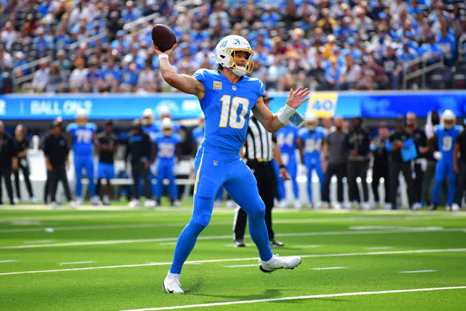 alexinsdorf99's tweet photo. Top 5 Chargers PFF Offense Grades vs. Commanders:
1. QB Justin Herbert 84.1
2. WR Keenan Allen 75.7
3. RB Omarion Hampton 74.9
4. LG Zion Johnson 67.0
5. RB Kimani Vidal 64.5 https://t.co/FHCA0vxtMS
