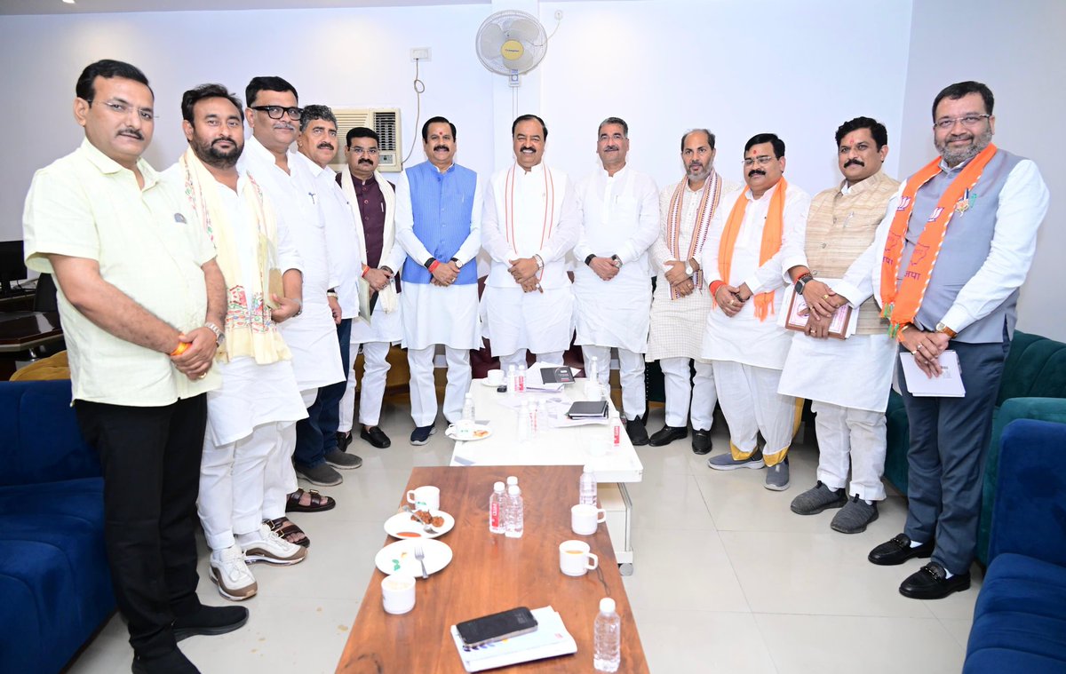 kpmaurya1's tweet image. रामदयालु नगर, मुज़फ्फरपुर में मिथिला एवं तिरहुत संभाग की संगठनात्मक बैठक में माननीय जनप्रतिनिधियों एवं वरिष्ठ पार्टी पदाधिकारियों के साथ संगठन की सुदृढ़ता तथा आगामी चुनावी रणनीति से जुड़े महत्वपूर्ण विषयों पर विस्तृत चर्चा की।