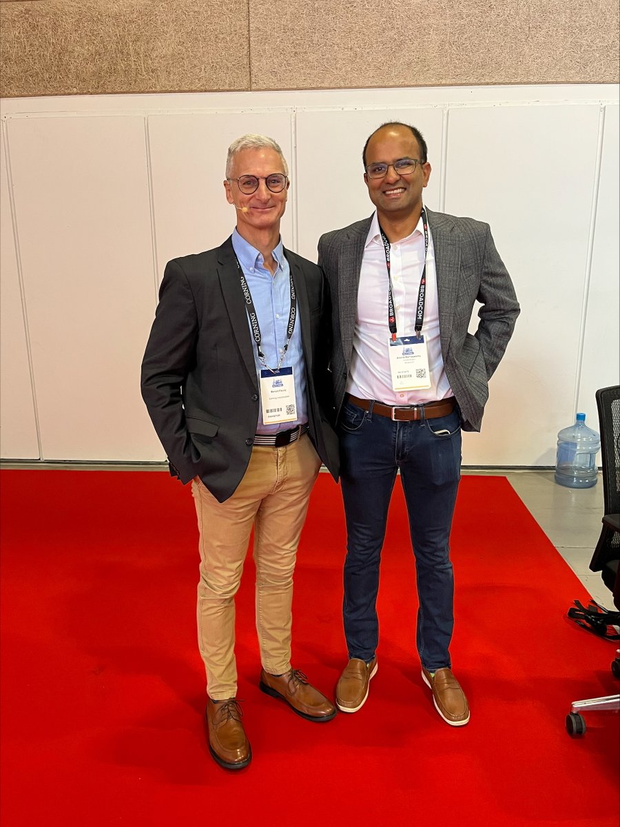 BroadcomSwitch's tweet image. 🚀 Broadcom&apos;s Solutions Architect Anand Ramaswamy joined forces with Corning Optical Communications&apos; Benoit Fleury at #ECOC2025 to share insights on co-packaged DR-enabled Optical Engines. #CPO #Optics