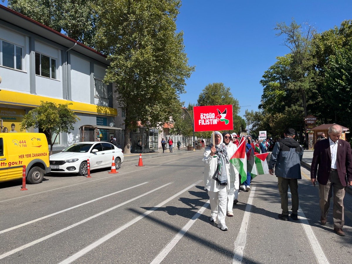 akparti_isparta's tweet photo. Kadın Kollarımız tarafından düzenlenen
"SESSİZ ÇIĞLIK"
adlı protestoda yerimizi aldık.

Bugün olmazsa,

Yarın, bir gün,

MUTLAKA!

#SessizZincir https://t.co/uIDAT8pMLT