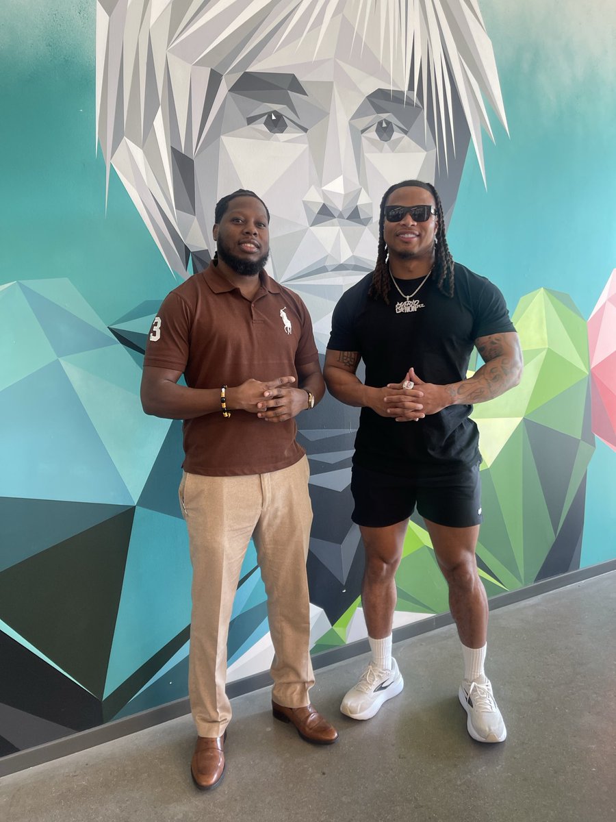 vadorbeatz's tweet photo. “Stop looking for what and start leaning into your way…” Words of wisdom from @ThisIsCanon 

From Empire to Entrepreneur 🚀

Mario Canon joins the EMP Podcast to talk resilience, mindset &amp; living w/ purpose.

🎥 Watch here: https://t.co/3H6rUPx5ZC

#Mindset #Purpose #EMPPodcast https://t.co/9FEunE9Pcq