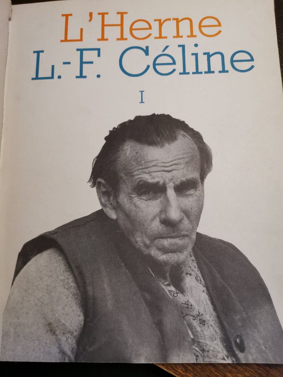 Andreottius's tweet image. poco prima di sedermi, un signore sulla sessantina mi domanda -ma non è troppo pesante portarsi dietro quel mattone?  avrei voluto rispondere che il peso più grosso che ci si trascina dietro si chiama vita e che un libro può solamente alleggerirla.  ho risposto di no, sorridendo.
