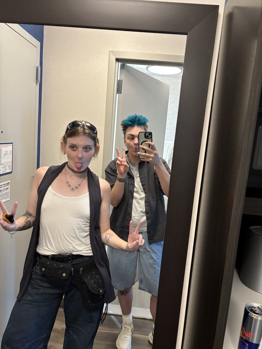 ezrasolr's tweet photo. YALL MIND IF I HAG OUT WITH ANDY MY DUDE IN NEW YORK OR WHAT https://t.co/ryfPknbdTM