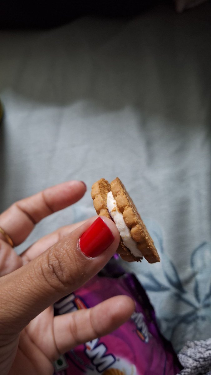 srnk123's tweet photo. More than three biscuits in a single packet have manufacturing mistakes.
@BritanniaIndLtd @realvarunberry https://t.co/zqlSLkuVIW