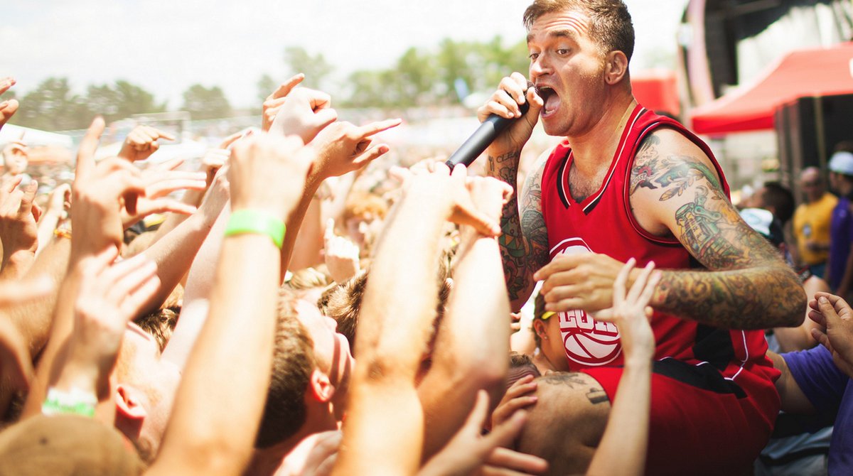 New Found Glory Debut “Laugh It Off” Live chorus.fm/news/new-found…