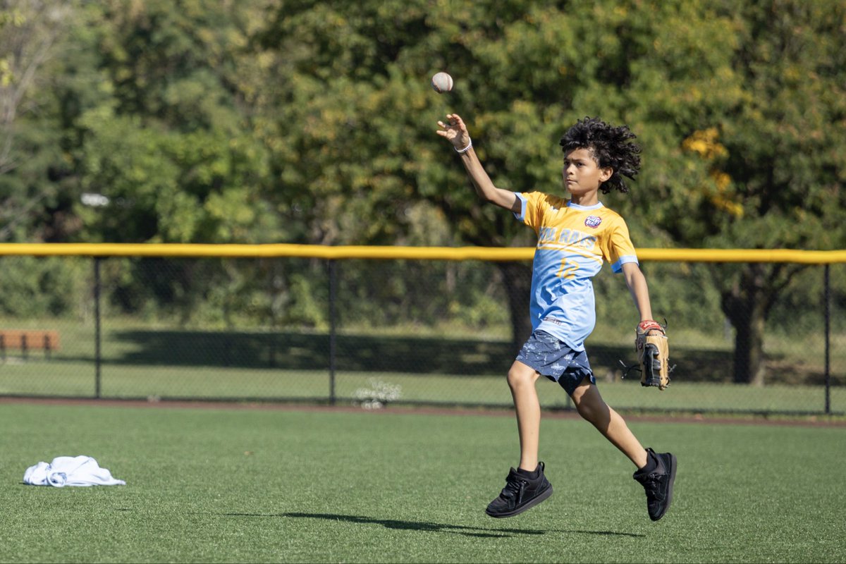 Last weekend, the Cleveland Guardians hosted the final Guardians Community Clinic presented by Sheetz of the year!

In honor of Hispanic Heritage Month, this clinic was promoted exclusively in Spanish, and hosted at José Ramírez Field in the Clark-Fulton neighborhood in