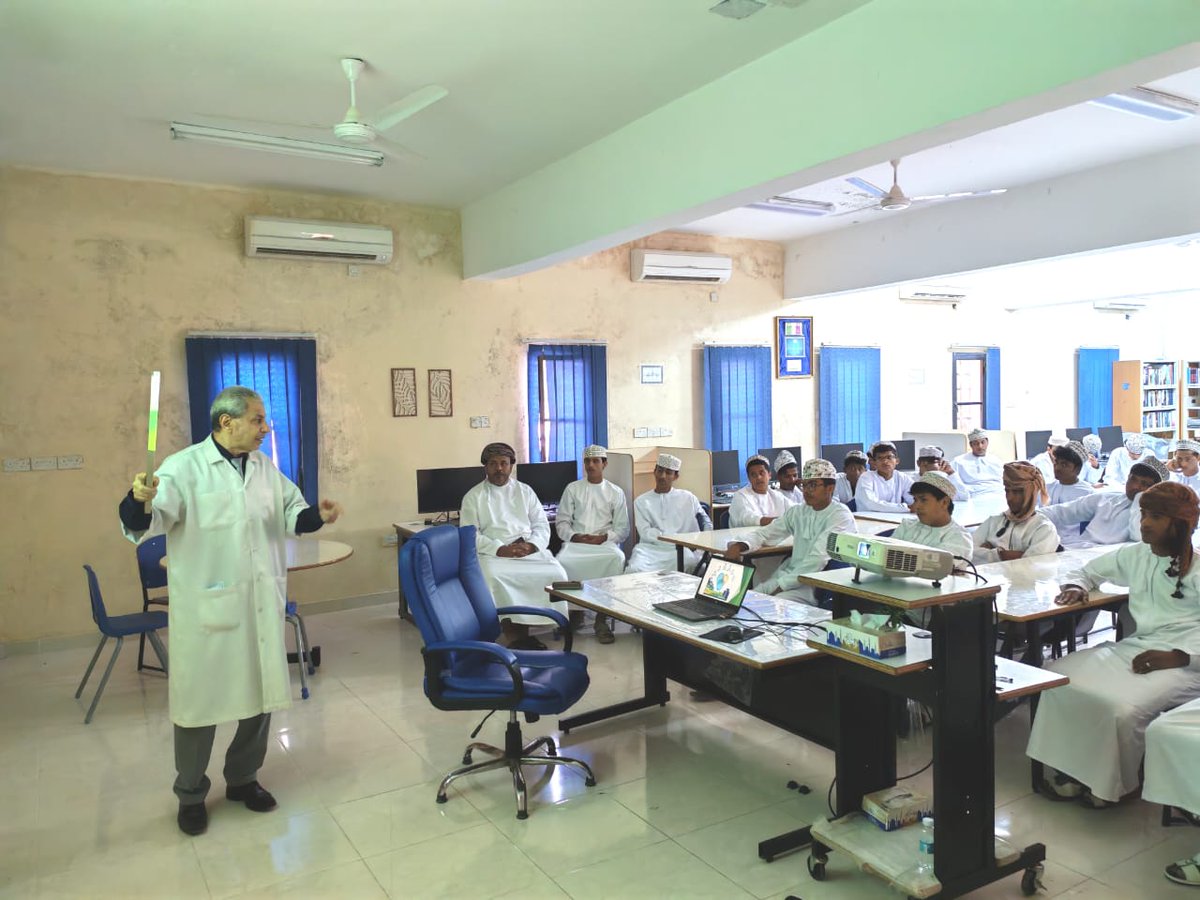 في اطار تفعيل التعاون بين مؤسسات المجتمع المحلي والشراكة المجتمعية
نفذ الطبيب البيطري /فريد فؤاد 
المديرية العامة للشئون الصحية ببلدية ظفار  
دائرة الخدمات البيطرية
محاضرة بعنوان
(الأمراض المشتركة بين الإنسان والحيوان وأهمية الوقاية منها ) #طيطام_بنين