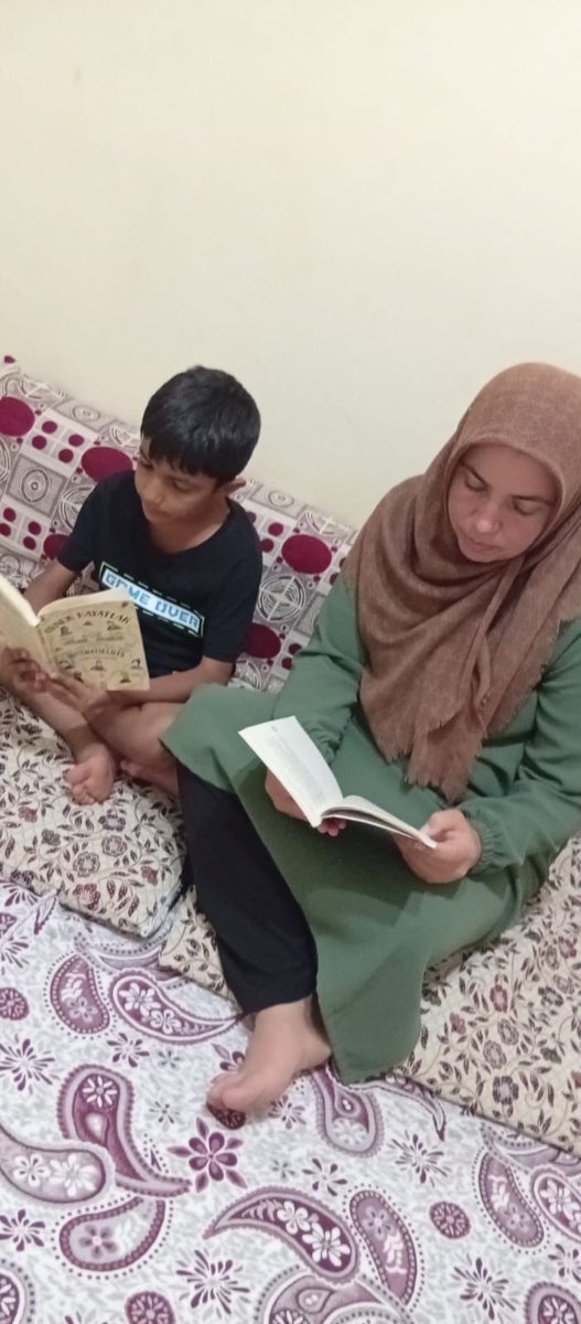 #Okuryazar Gaziantep için okumaya devam ediyoruz. Karkamış Elifoğlu Ortaokulu öğrenci ve aileleri birlikte okuyorlar. <a href="/tcmeb/">Millî Eğitim Bakanlığı</a> 
<a href="/gantepvaliligi/">Gaziantep Valiliği</a> 
<a href="/elifogluortaokl/">Elifoğlu Ortaokulu</a>