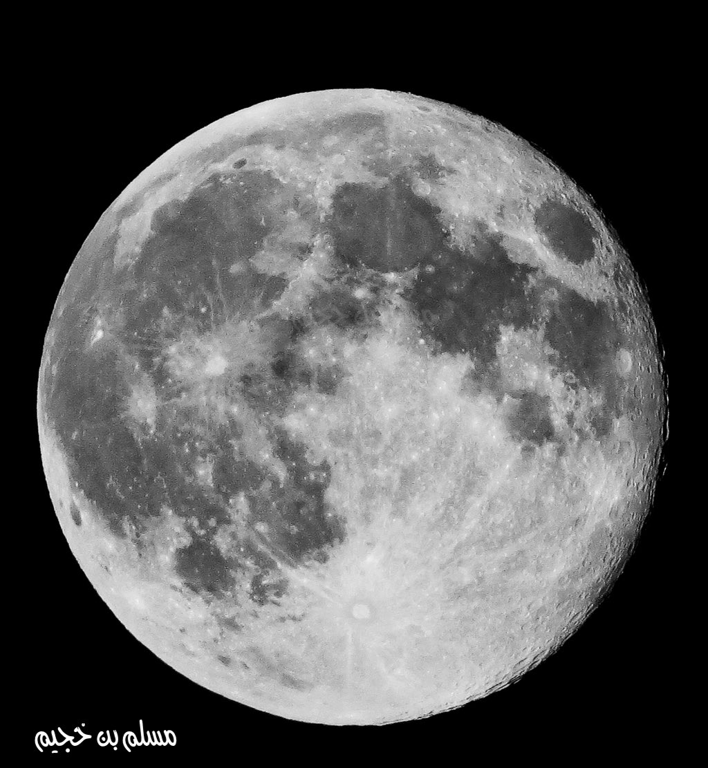 ظاهرة #القمر_العملاق  🌕✨
ليست ظاهرة فلكية فقط .. 
هي فرصة ذهبية للمصورين لكي يبدعون ويخلدون اللحظة مع أجمل المعالم.
صورة وحدة ممكن تحكي قصة جمال المكان وروعة السماء في نفس الوقت 📸

#القمر_العملاق #تصوير