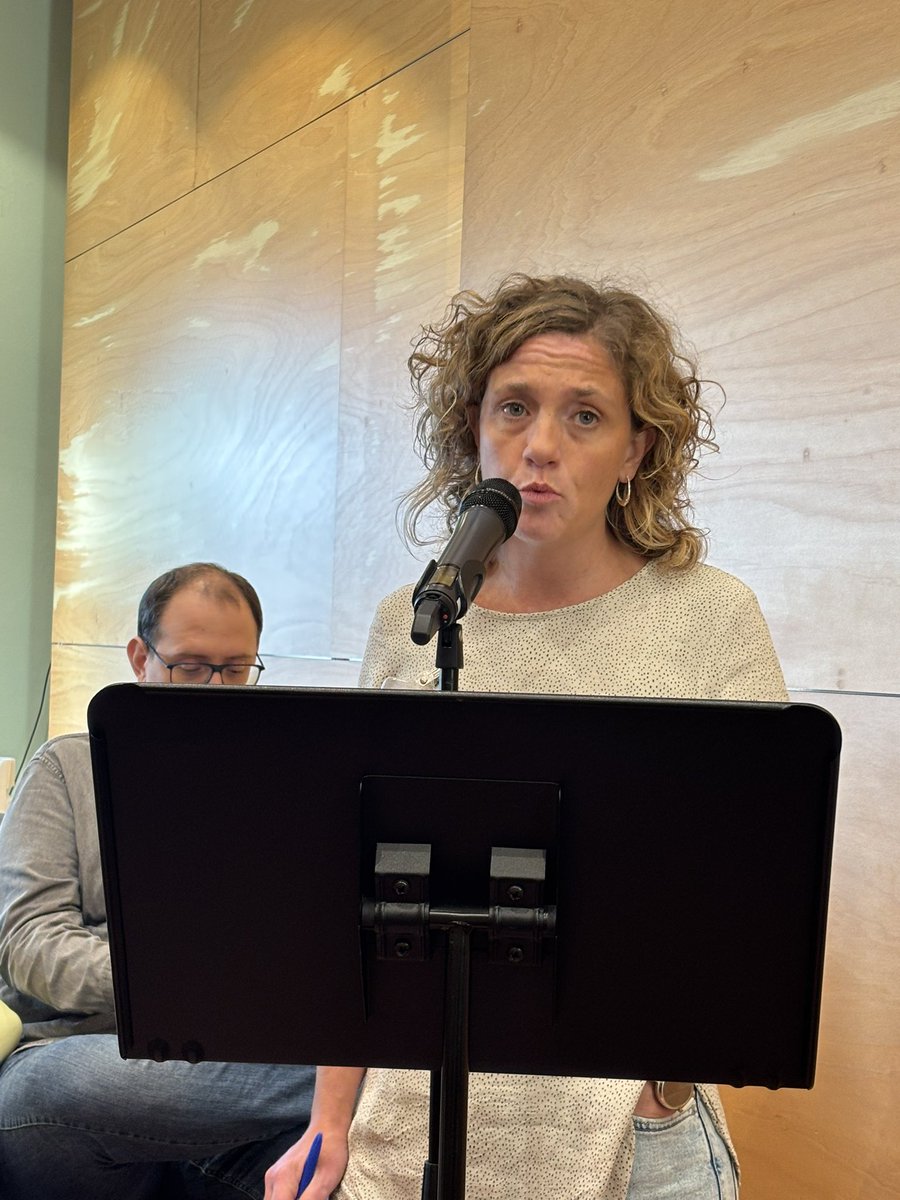 Tot el suport a la plataforma PILA per aconseguir la construcció immediata de l'Institut La Riera.

#Badalona ens hem d'unir per exigir celeritat a la Generalitat, i per això també cal el compromís del govern de la ciutat. 

#PleBDN #DeclaracioInstitucional
