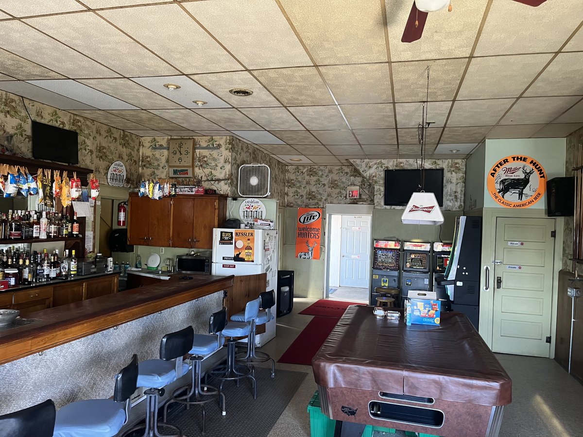 DivesOfWI's tweet photo. Sportsmen's Bar
Junction City, WI
This is a "grandma's house" type of bar. If you know, you know. Excellent spot.
#divesofwi #junctioncity #pointbeer #divebar #wisconsin https://t.co/osMHGDP9Oo