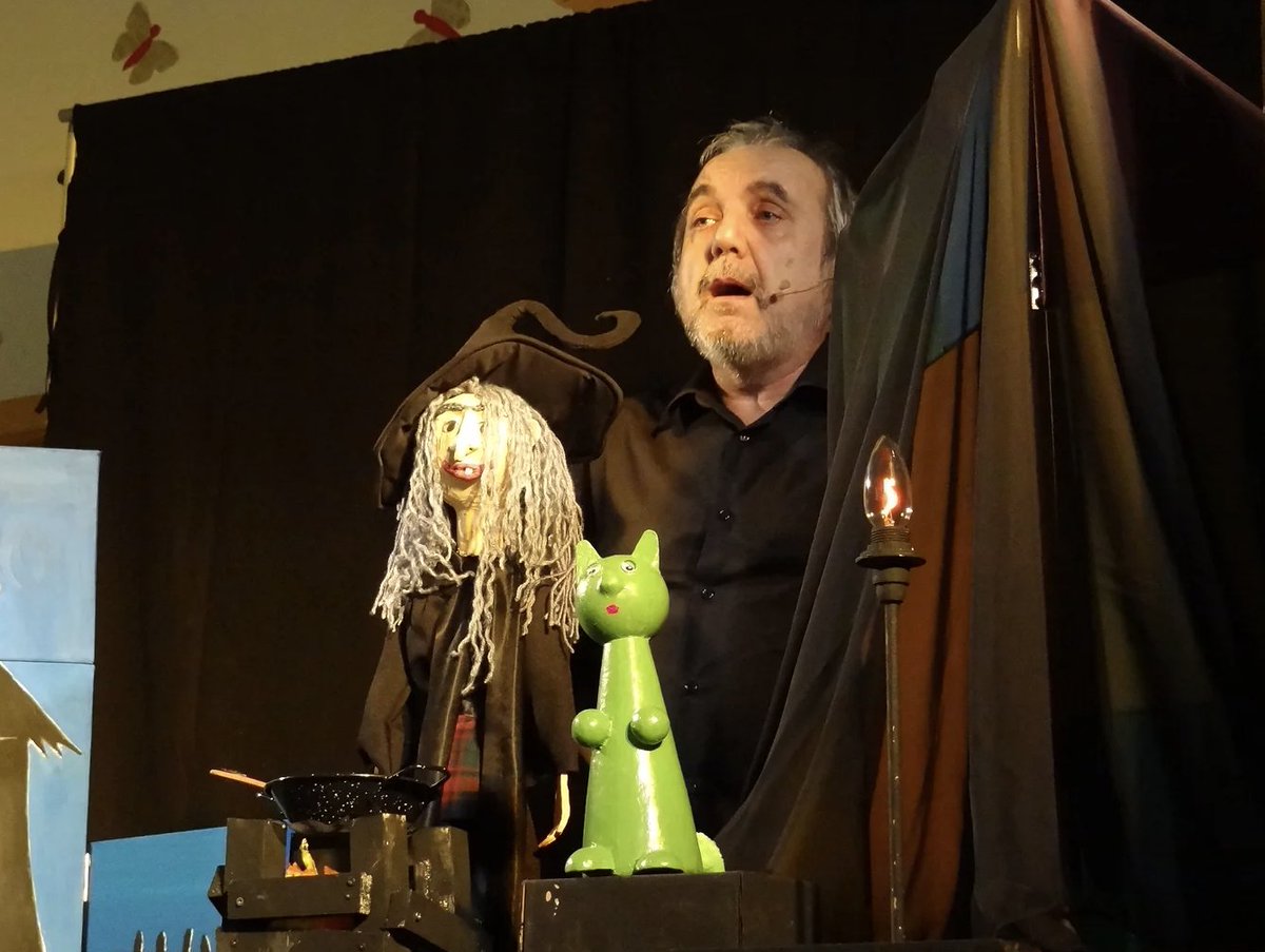 L'INVISIBLE TITELLES, presenta, UNA DE BRUIXES
DIUMENGE 2 DE NOVEMBRE A LES 12 H
Lloc: CENTRE CATÒLIC

Entrades a teatrefamiliarhospitalet.jimdofree.com/informaci%C3%B…