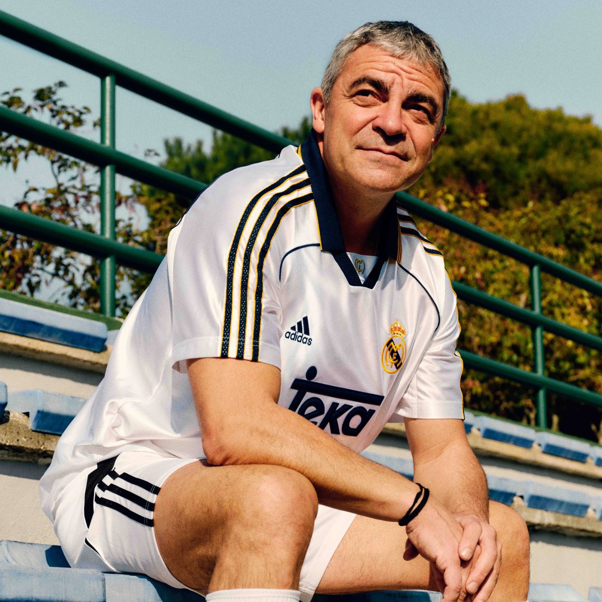 _PointDePenalty's tweet image. Les maillots du Real époque Anelka 1999/2000 (version rééditée) passent en promo à -30% avec le code PDP10 ✨

Domicile (76€) penaltyy.co/4gVsibb

Extérieur (76€) penaltyy.co/48OdCZ5