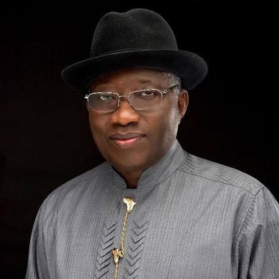 OfficiaEdoOsasB's tweet image. Breaking News 🗞️ 
Court asked to stop Jonathan from contesting 2027 presidential election

The Federal High Court sitting in Abuja, was Monday, asked to issue an order of perpetual injunction, restraining former President Goodluck Jonathan from presenting himself to any political…