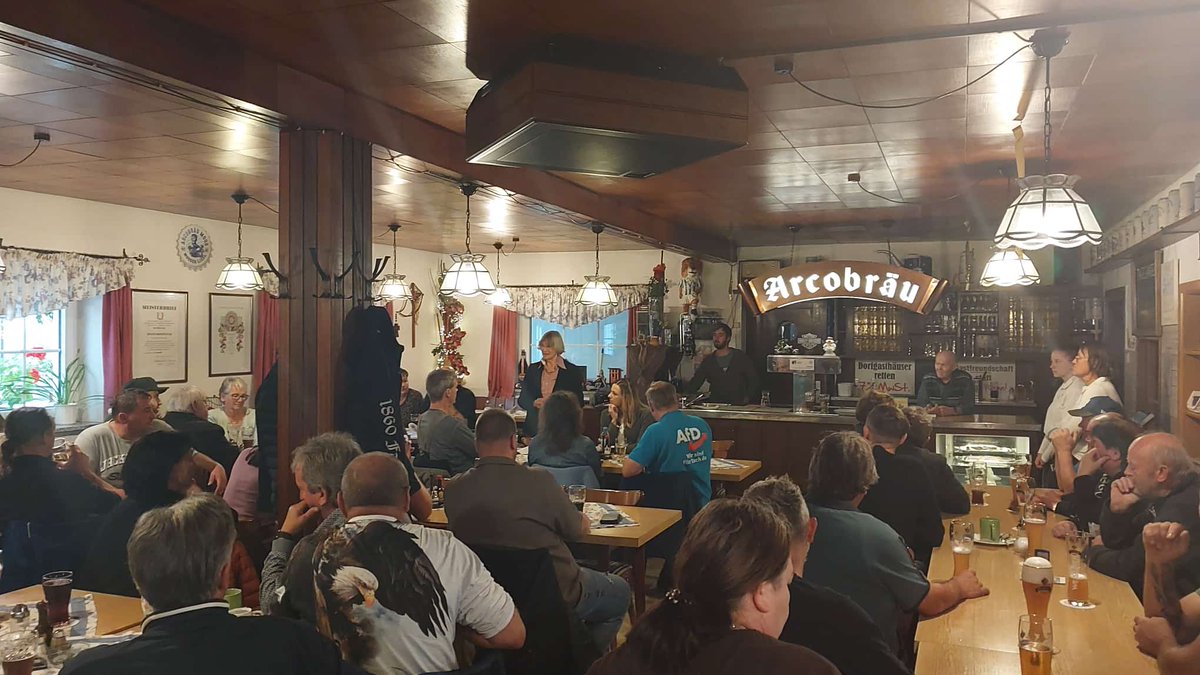 Interessante Begegnungen bei Frühschoppen in Weißenfeld. Es waren etliche Leute ohne Parteibuch mit dabei