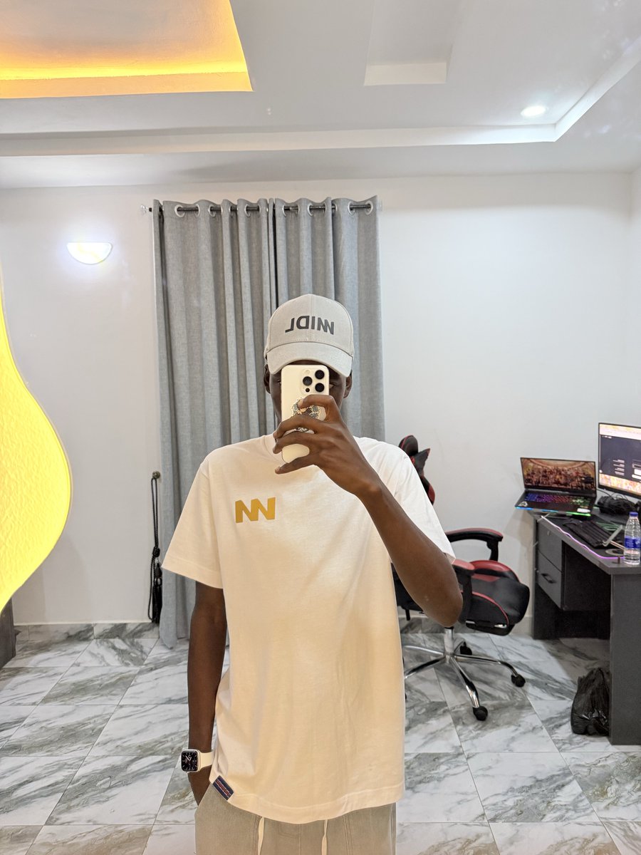 Pha_ruq1's tweet image. I was told if I wear this cap and shirt, I’ll hit a million before the year ends
So yeah, I’m rocking @midl_xyz everywhere I go
If you’re seeing this, it’s your sign to be part of MIDL too
This is me repping the GOAT
MIDL CODED