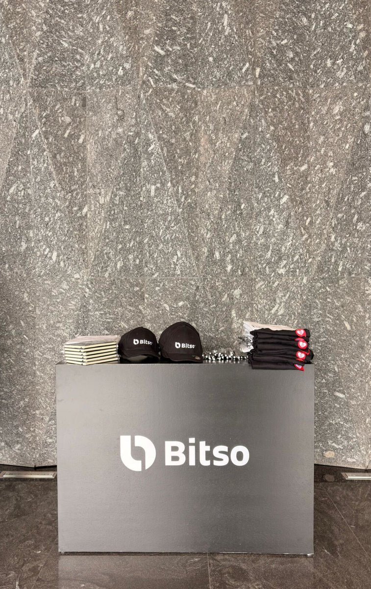 Bitso's tweet image. ¡Atención, CDMX! 🇲🇽 ¿Andas cerca de la Diana Cazadora? 👀

¡Sube a nuestras oficinas en Torre Diana (piso 7) por mercancía GRATIS de Bitso! 🎁

Córrele que se acaba. ¡Te esperamos!