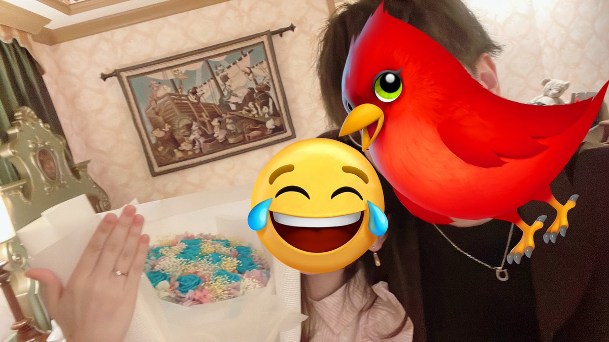 flower_riceshow's tweet photo. はいどーもー。この度婚約致しました。

王道中の王道andベタ中のベタを往く男SuqerFLY。
でも喜んでくれたからよし！

ホッとしたよ！！これからももっと頑張ります！ https://t.co/UwGMZ3L42U