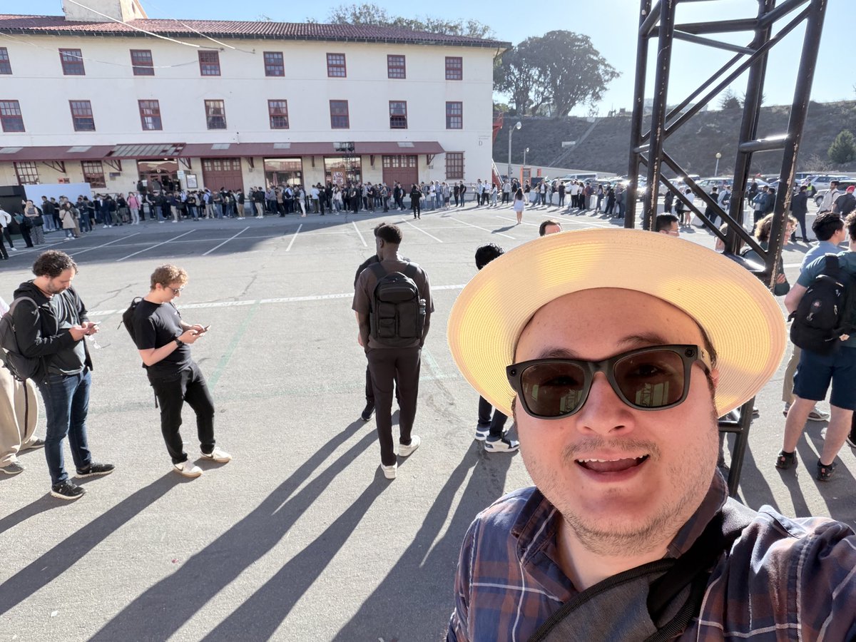 benparr's tweet image. Made it to @OpenAI #DevDay in SF! Here to get first access to the newest products and APIs! 

Who else is here?!