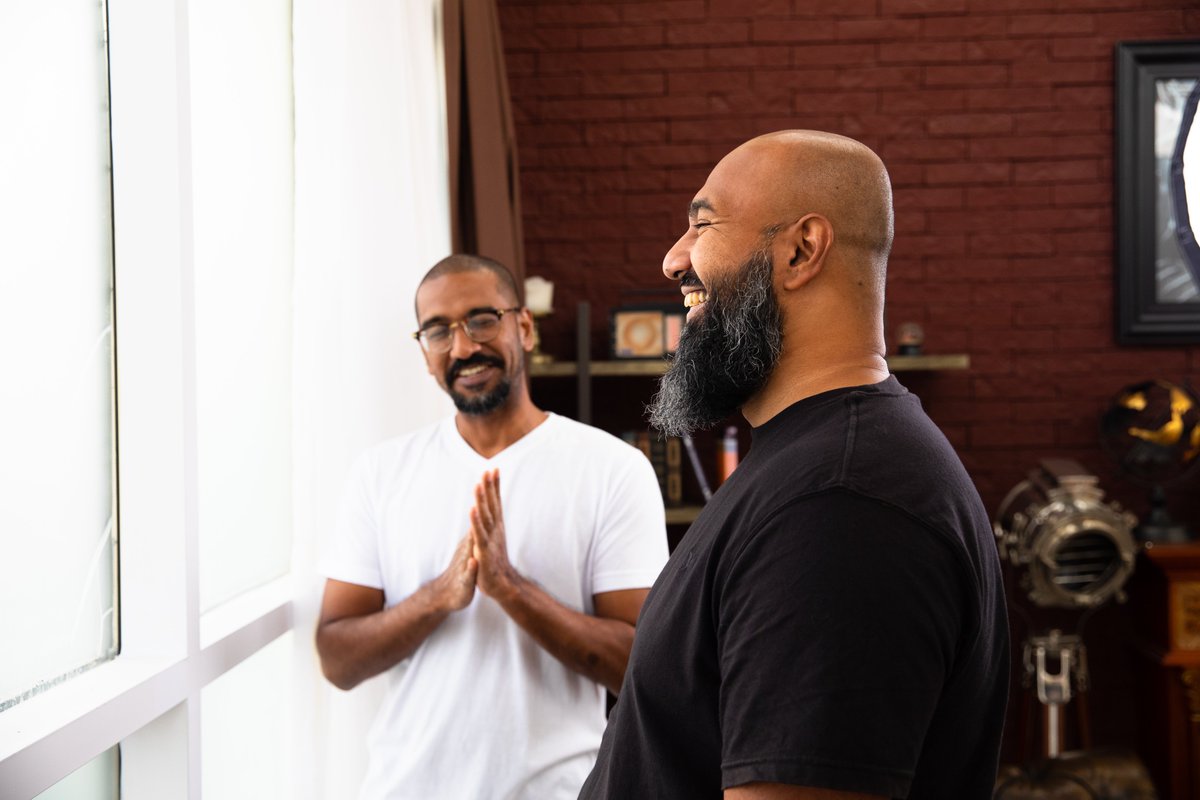 NabeelAzeezDXB's tweet image. My first 30 days as a Fractional CMO: In 8 years of copywriting, this might be my favourite project. Business owner finds my list, subscribes, reads a few emails, books a call (the perfect funnel.)

We get on the phone and he says, I need you to help my team create direct…