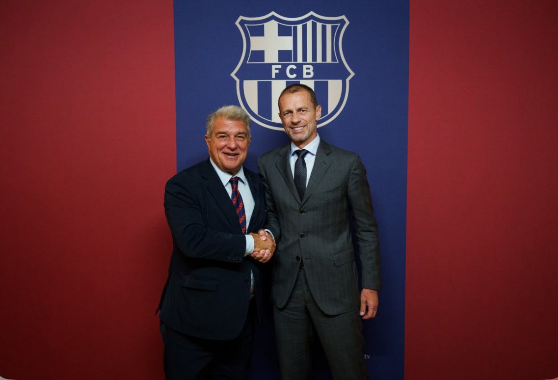 El Villarreal-Barça de Miami es una aberración:

-Le quitas uno de los mejores partidos en casa a los socios del Villarreal
-El Barça se ahorra uno de los desplazamientos más duros
-La mayoría de fans serán del Barça
-Lluvia de millones para los dos

Esto es adulterar LaLiga.