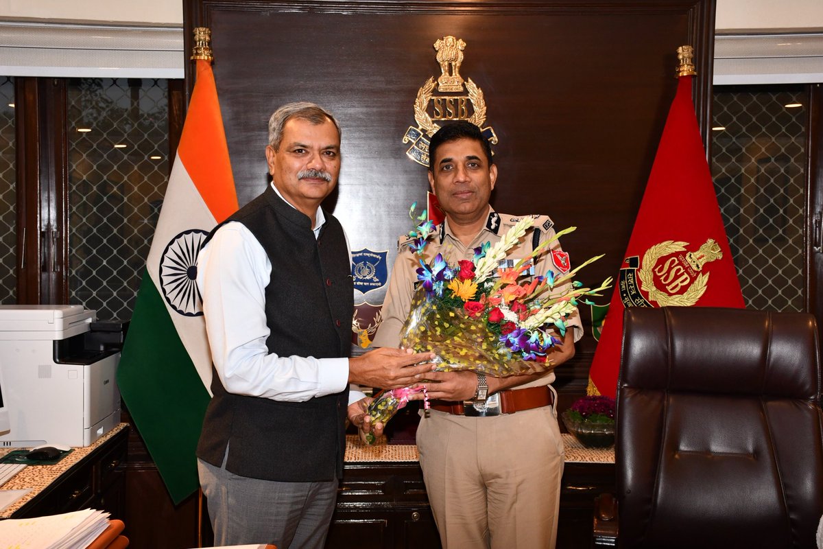 NCB INDIA (@narcoticsbureau) on Twitter photo Shri Anurag Garg, DG, NCB called on Shri Sanjay Singhal, DG, <a href="/SSB_INDIA/">Sashastra Seema Bal</a> to enhance the coordination against drug trafficking on Indo–Nepal border with following focus areas:
● Focus on intelligence sharing & real-time coordination
● Joint operations & capacity building Shri Anurag Garg, DG, NCB called on Shri Sanjay Singhal, DG, <a href="/SSB_INDIA/">Sashastra Seema Bal</a> to enhance the coordination against drug trafficking on Indo–Nepal border with following focus areas:
● Focus on intelligence sharing & real-time coordination
● Joint operations & capacity building
