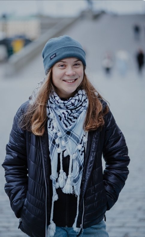 Gretas Thunberg es una bendición para la humanidad. 

Hay muchas. Mucha gente buena haciendo cosas transformadoras. 

Entre tanta tiniebla se cuela la luz por las rendijas.

#StopGenocidio