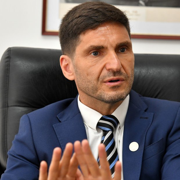 PULLARO DIJO QUE EL GOBIERNO "DEBERÍA PENSAR BIEN" LA REIMPRESIÓN O NO DE LAS BOLETAS

El gobernador santafesino consideró que “la ley electoral no lo permite por plazos” y advirtió sobre el costo: “Estamos hablando de 15 mil millones de pesos. Es mucho dinero en un contexto