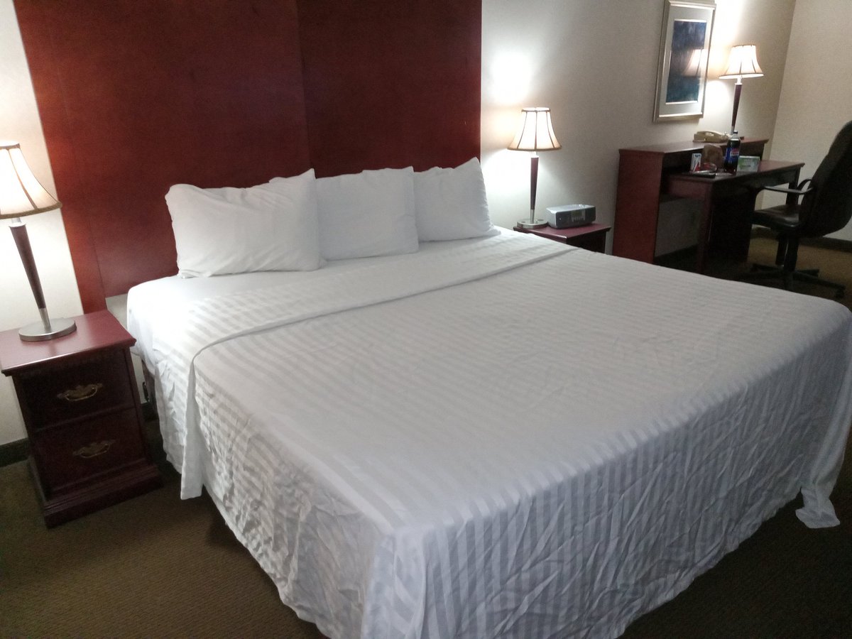 Richmond BC Monday October 6 2025 my King suite today. 
Tim Hortons for breakfast. Shopping today. A&amp;W Teen Burger combo poutine upgrade free . Complained last night's poutine. A&amp;W Mama Burger pop chocolate bar for MLB 2025 Post Season LA Dodgers vs Philadelphia 🙂⚾