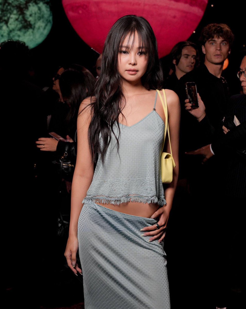 เริ่ดดดดด ชอบนะ สาวมั่น ลูกสาวคนเล็กของชาแนลเริ่มโตล้ะ

JENNIE PARIS FASHION WEEK 
#JENNIExCHANELSS26  
#CHANELSS26 #PFW 
<a href="/jennierubyjane/">JENNIE</a> <a href="/CHANEL/">CHANEL</a>