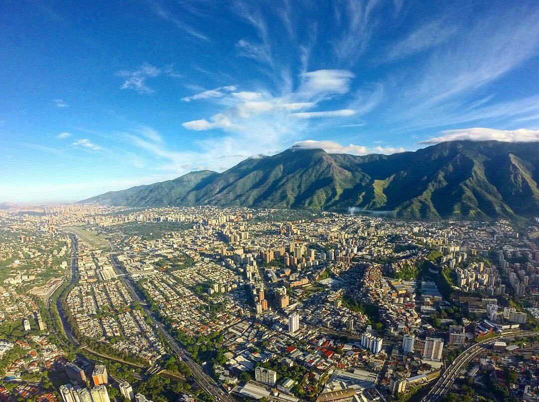 GianlucaCoccon1's tweet photo. Imponente 
CARACAS sultana del Ávila 
VENEZUELA 🇻🇪🇻🇪🇻🇪🇻🇪🇻🇪🇻🇪🇻🇪🇻🇪🇻🇪🇻🇪🇻🇪🇻🇪🇻🇪🇻🇪🇻🇪🇻🇪
@venezuelaenfoto https://t.co/LphVv3H2Pv