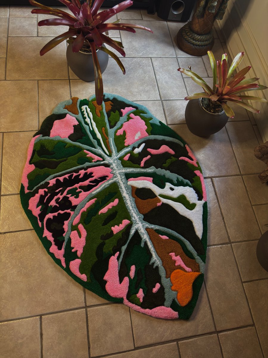 adanUnleashed's tweet image. Took me 2 weeks to create this Artistic Leaf Rug… Please like, retweet and follow RUGITT868 on Instagram for more!
