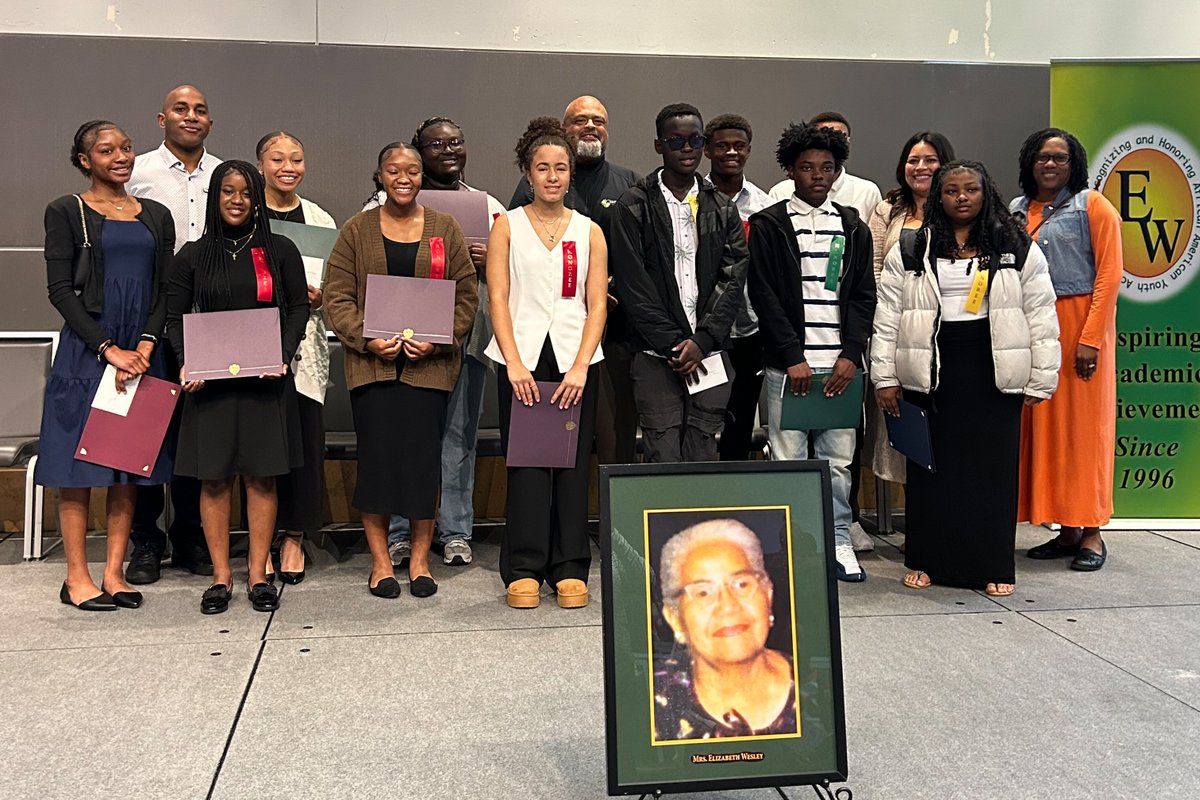 CloverParkSD's tweet photo. Join us in celebrating the 15 CPSD high school students who were selected to receive Elizabeth Wesley Youth Merit Incentive Awards! ππ
The program was founded in 1996 to send a positive message to African American youth in Tacoma and Pierce County. #CPSDFutureReady https://t.co/iDsvdEKlCN