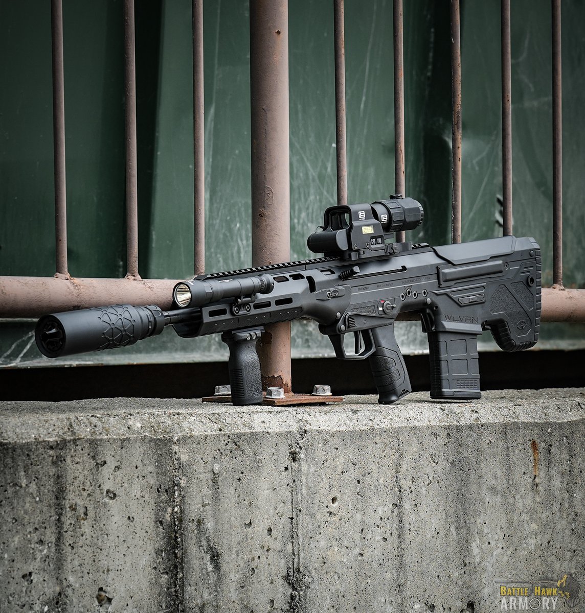 Kicking the week off with a BEEFY bullpup

Desert Tech .308 WLVRN
Rugged Suppressors AXIAL
EOTECH EXPS2 + G45
Surefire Turbo Scout Light Pro

battlehawkarmory.com/product/desert…