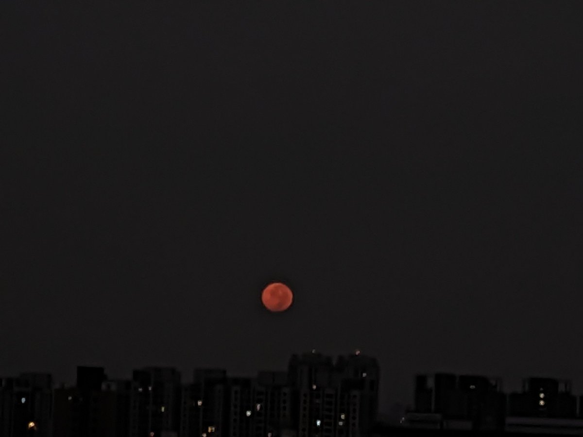 Cccc00475856's tweet photo. 我相機不好
我剛做完惡夢起床 去飲水機裝水
一回頭就看到這個 讓我以為還在做夢 https://t.co/6oTvbfiFER